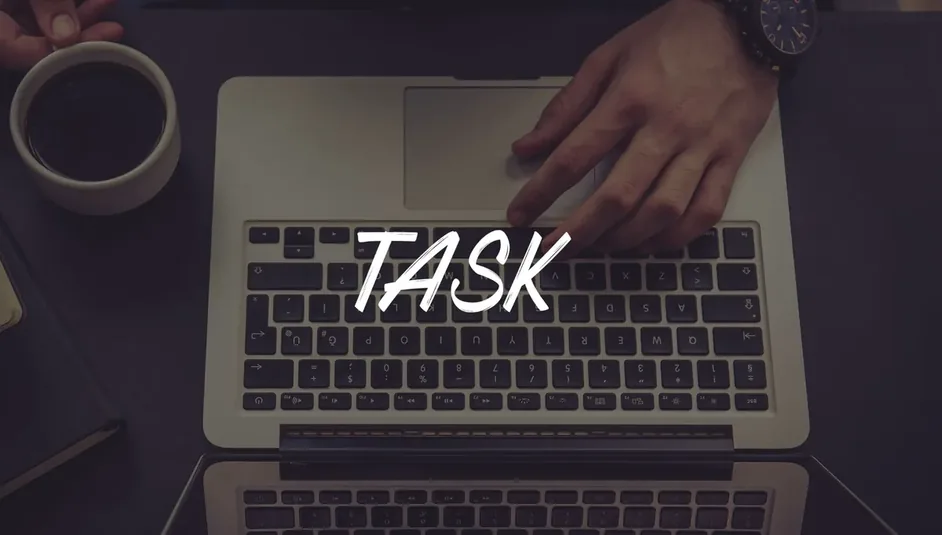 Tela de notebook com a palavra tarefa em destaque